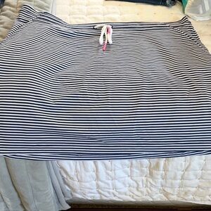 Vineyard Vines navy and White Striped Mini Skirt with elastic waist XL